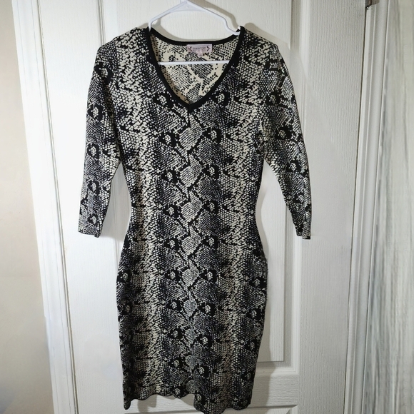 Nanette Lepore snakeskin v-neck knit sweater dress in size small - Picture 1 of 6